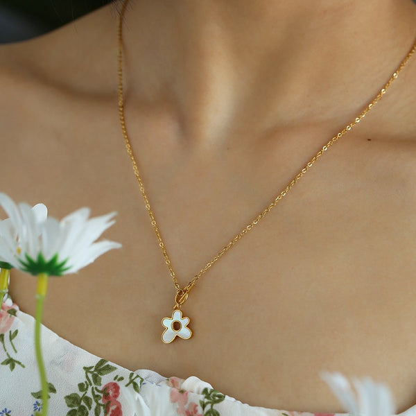 Natural Seashell Flower-Shaped OT Clasp Necklace